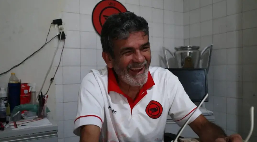 世界最差球队连续四年没赢球，成绩好转反遭球迷上街“抗议”